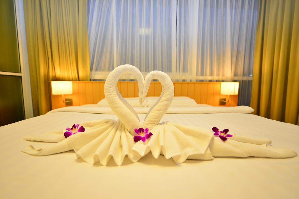 Modern Thai Suites Phuket Dış mekan fotoğraf