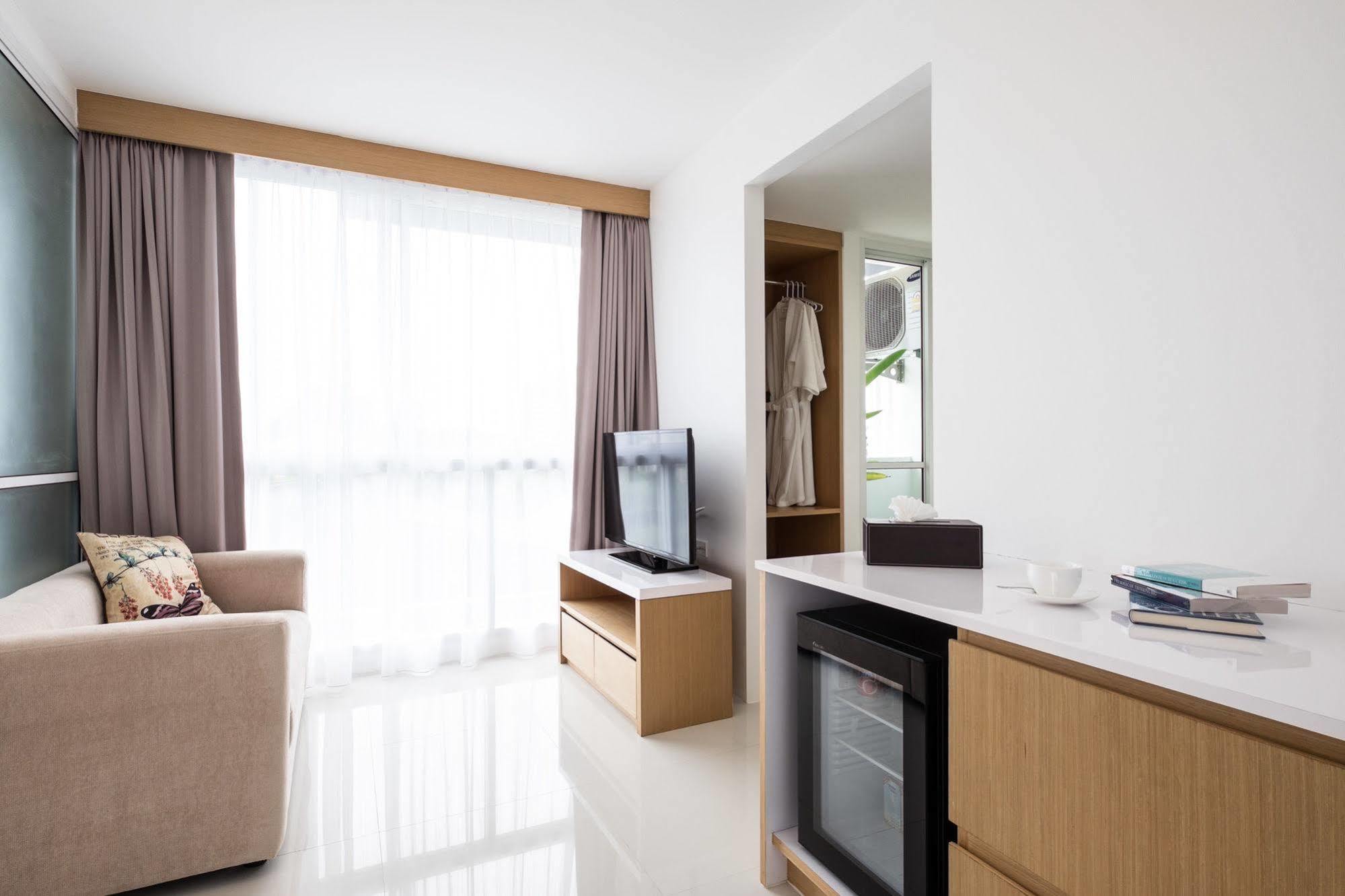 Modern Thai Suites Phuket Dış mekan fotoğraf