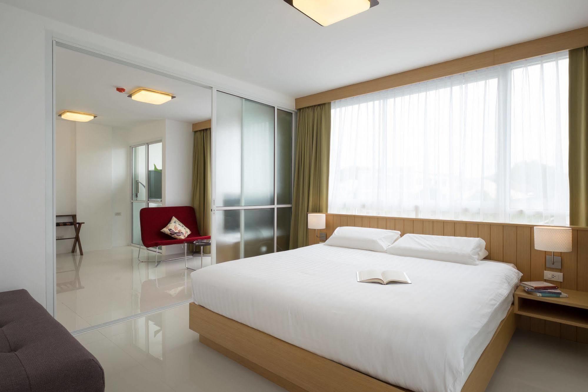 Modern Thai Suites Phuket Dış mekan fotoğraf