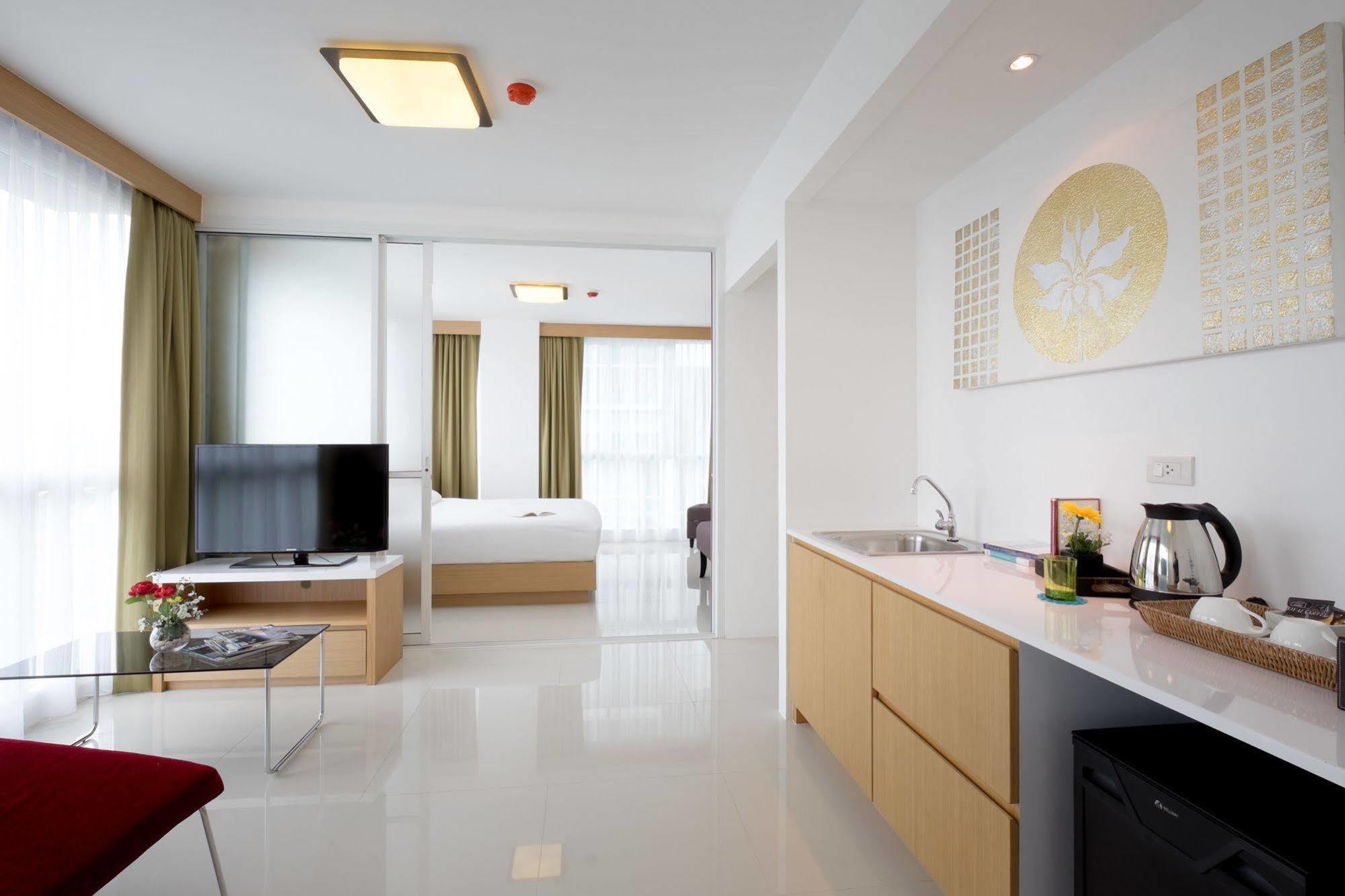 Modern Thai Suites Phuket Dış mekan fotoğraf